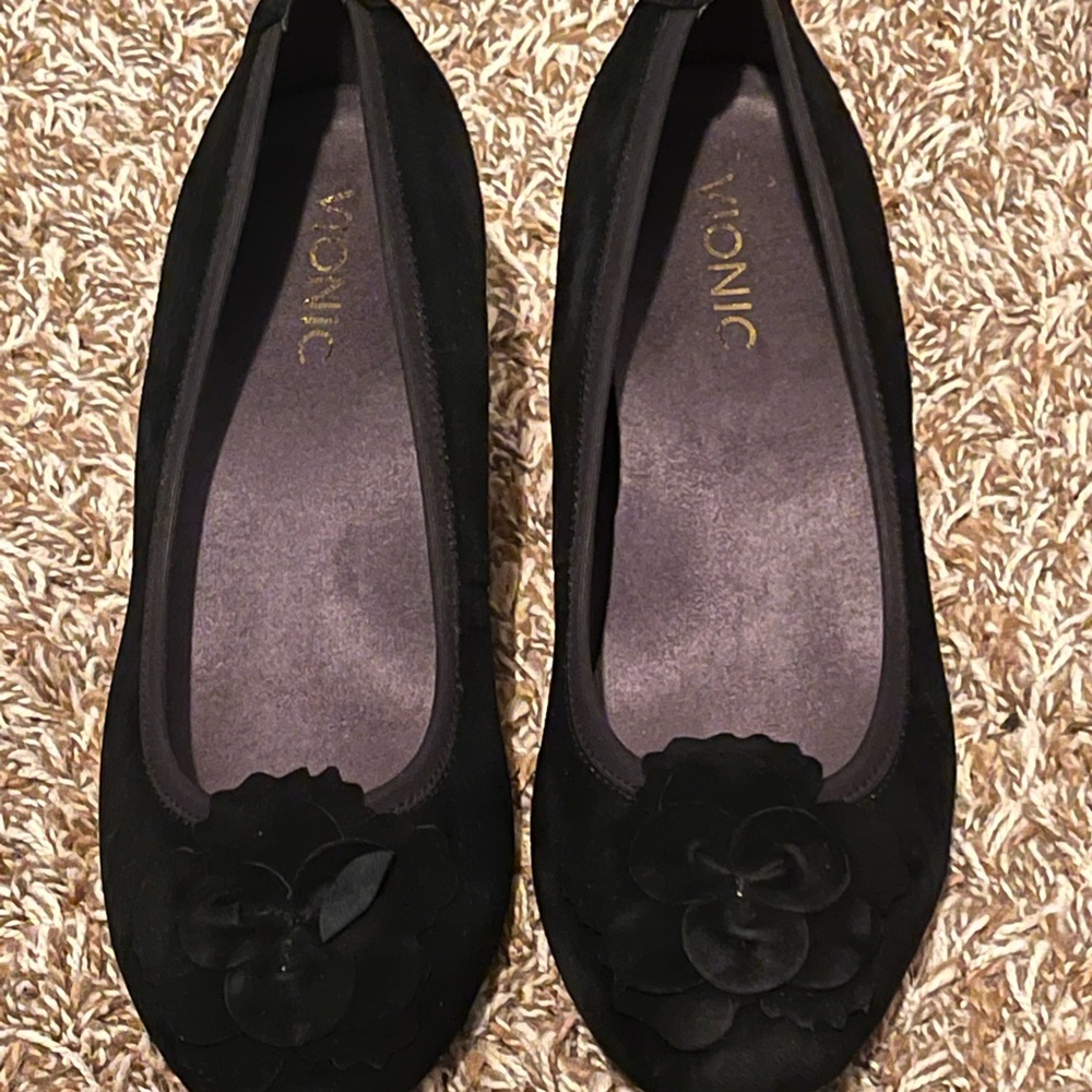Vionic Black Rose Wedges